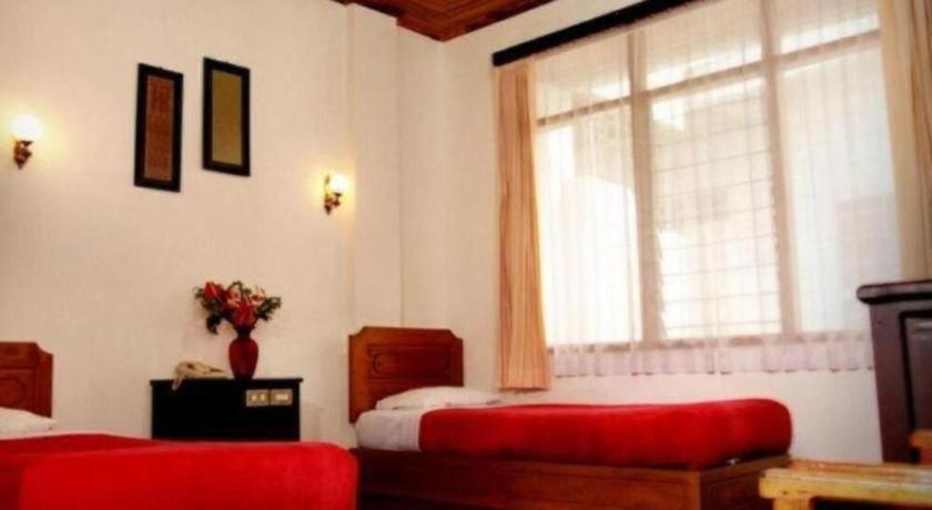 Ambun Suri Hotel Bukittinggi Luaran gambar